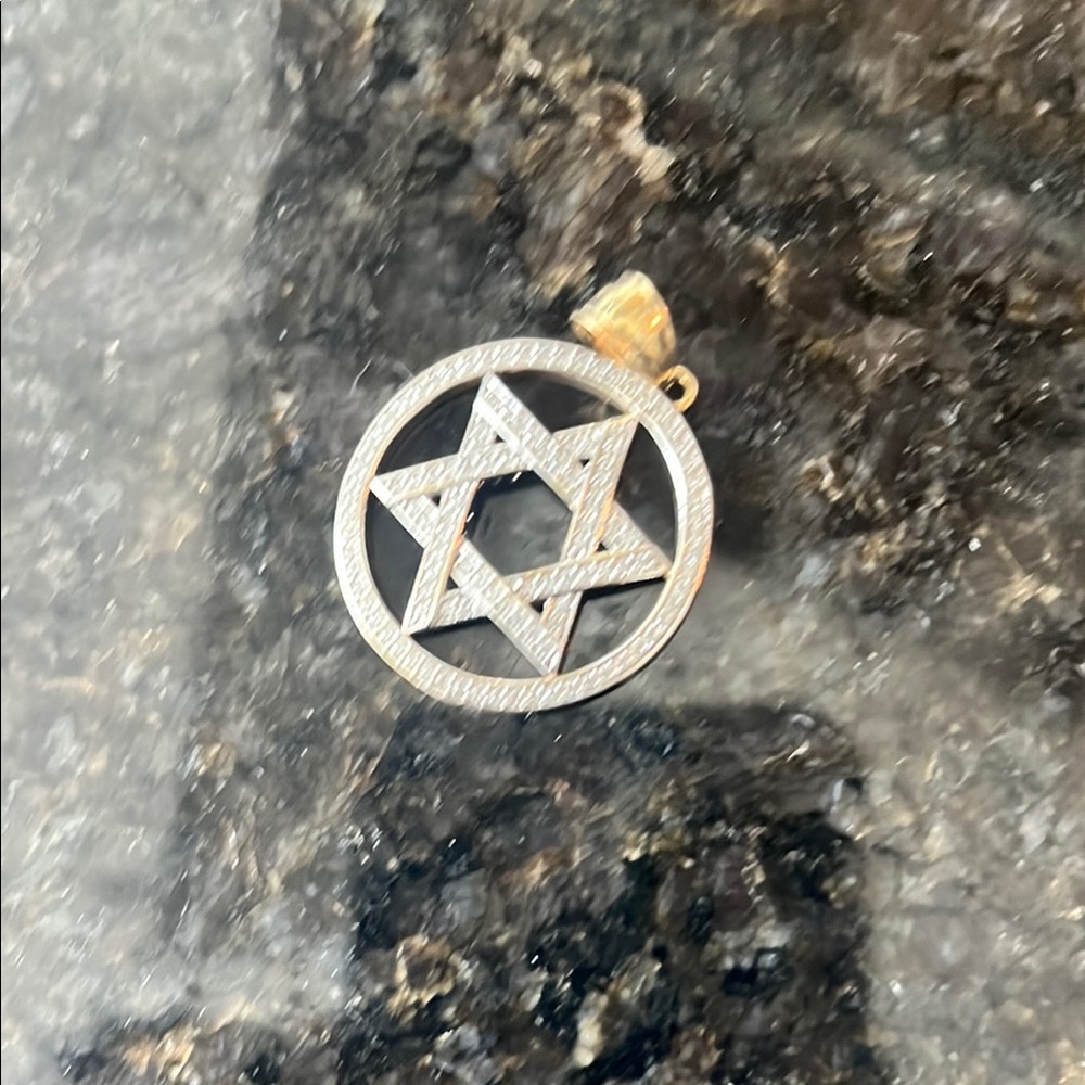 Elegant Gold Star Pendant